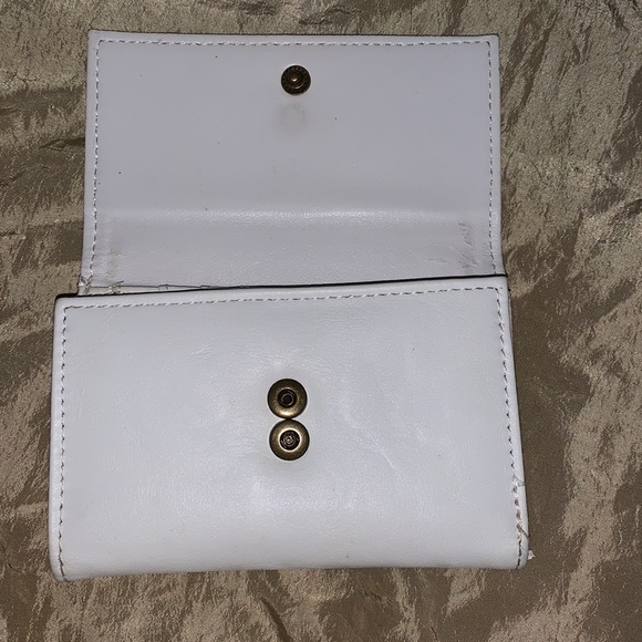 Vintage Volcom wallet.Rare find,Pre-loved, excellent condition,but some chafing - Picture 6 of 10